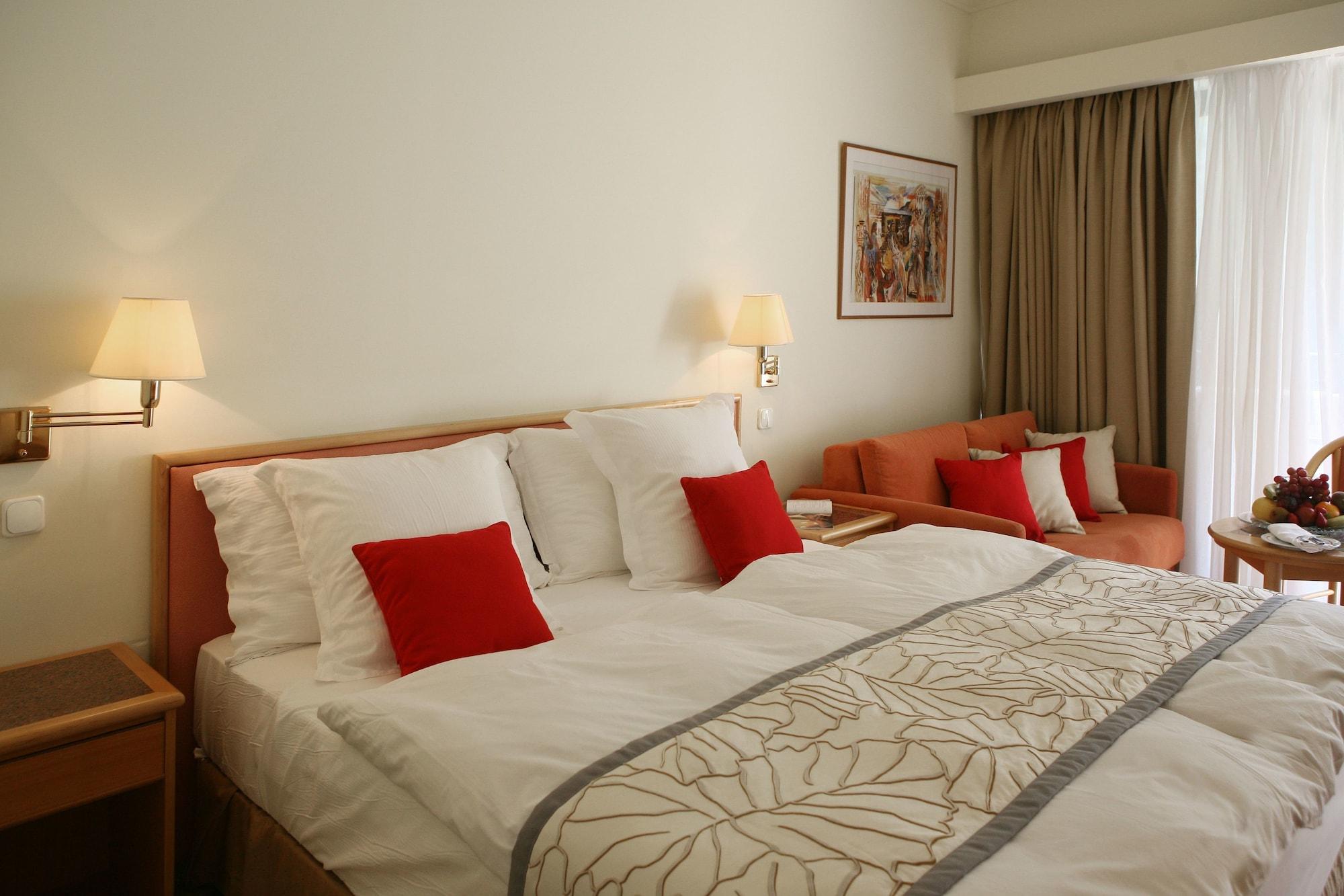 Amus & Hotel 5*